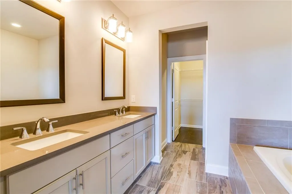 4206 Deming Circle, Atlanta, Georgia 30342, 3 Bedrooms Bedrooms, ,3 BathroomsBathrooms,Residential,Sold,4206 Deming Circle,5714872