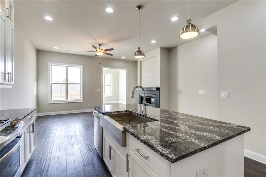 4206 Deming Circle, Atlanta, Georgia 30342, 3 Bedrooms Bedrooms, ,3 BathroomsBathrooms,Residential,Sold,4206 Deming Circle,5714872