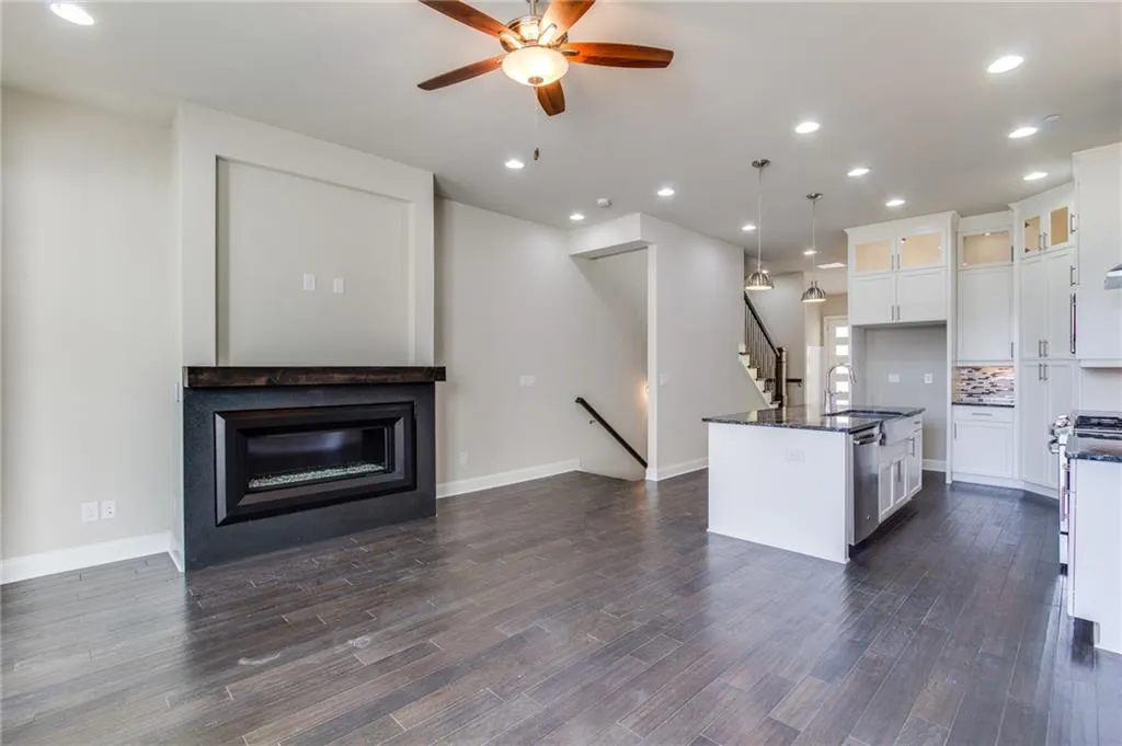 4206 Deming Circle, Atlanta, Georgia 30342, 3 Bedrooms Bedrooms, ,3 BathroomsBathrooms,Residential,Sold,4206 Deming Circle,5714872