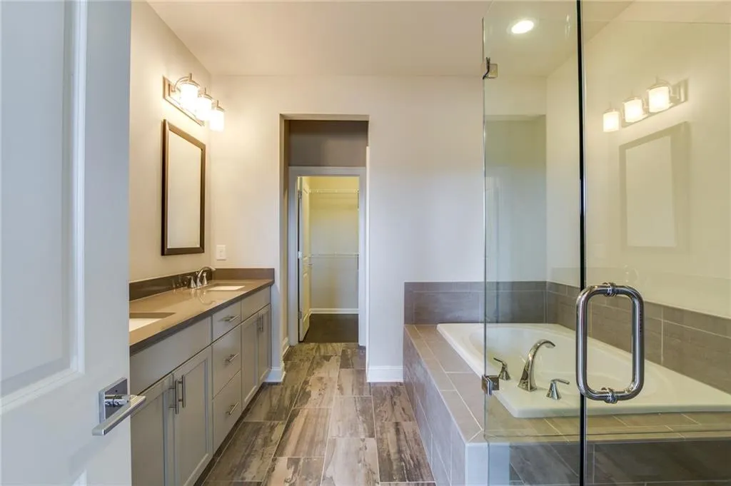 4206 Deming Circle, Atlanta, Georgia 30342, 3 Bedrooms Bedrooms, ,3 BathroomsBathrooms,Residential,Sold,4206 Deming Circle,5714872