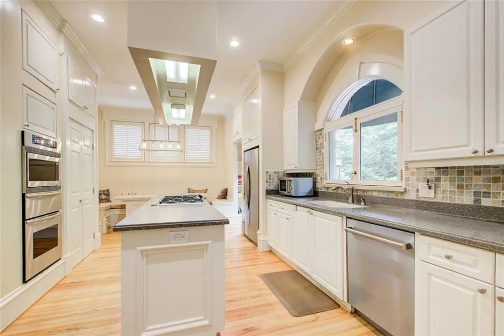 42 Greenland Trace, Atlanta, Georgia 30342, 3 Bedrooms Bedrooms, ,3 BathroomsBathrooms,Residential,Sold,42 Greenland Trace,7583150