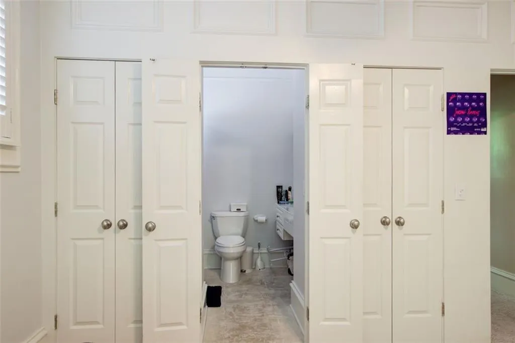 Upstairs En Suite Bath #3