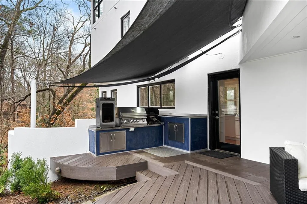 5280 N Powers Ferry Road, Atlanta, Georgia 30327, 4 Bedrooms Bedrooms, ,4 BathroomsBathrooms,Residential,Sold,5280 N Powers Ferry Road,6991280
