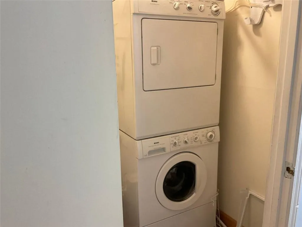 702 Vicksburg Place, Sandy Springs, Georgia 30350, 3 Bedrooms Bedrooms, ,2 BathroomsBathrooms,Residential,Sold,702 Vicksburg Place,6925528