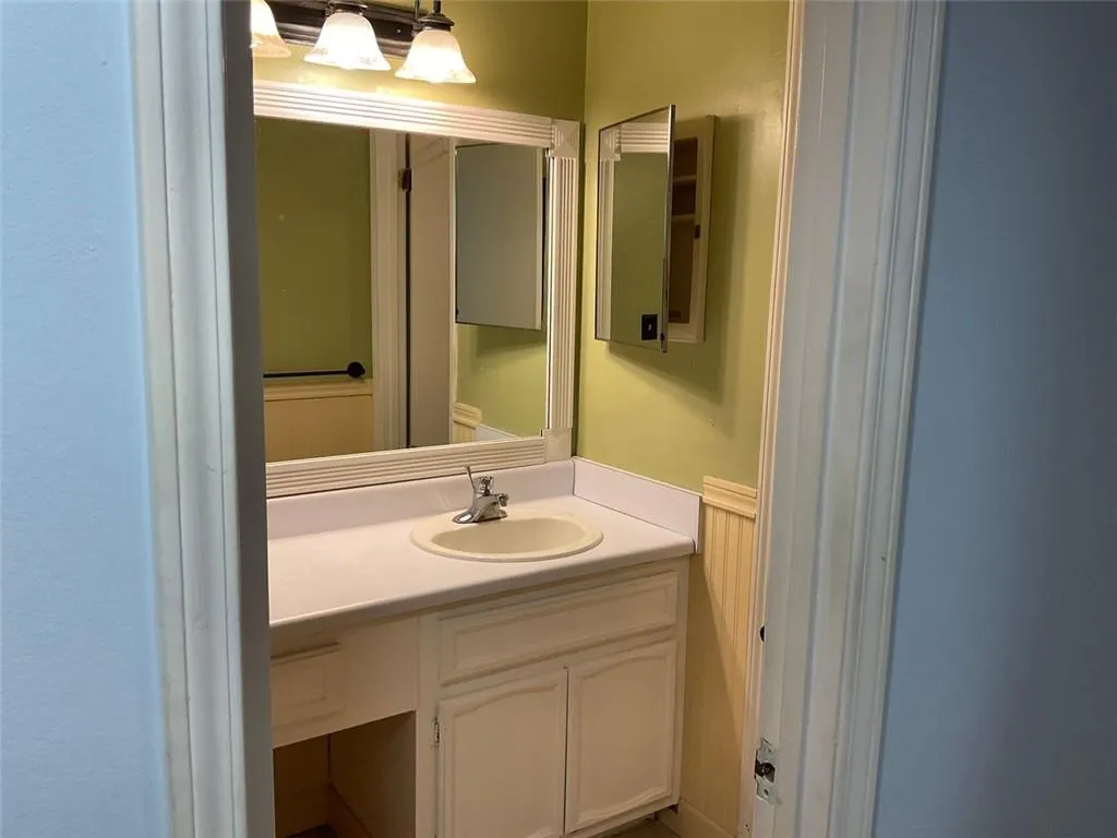 702 Vicksburg Place, Sandy Springs, Georgia 30350, 3 Bedrooms Bedrooms, ,2 BathroomsBathrooms,Residential,Sold,702 Vicksburg Place,6925528