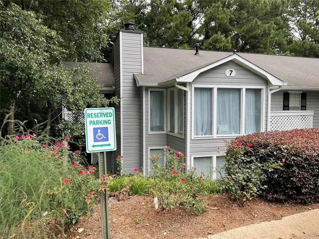 702 Vicksburg Place, Sandy Springs, Georgia 30350, 3 Bedrooms Bedrooms, ,2 BathroomsBathrooms,Residential,Sold,702 Vicksburg Place,6925528