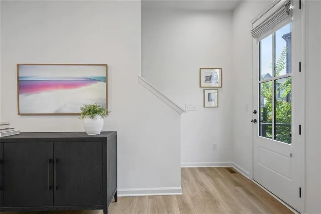 121 Chestnut Circle Ne, Atlanta, Georgia 30342, 2 Bedrooms Bedrooms, ,2 BathroomsBathrooms,Residential,For Sale,121 Chestnut Circle Ne,7663696