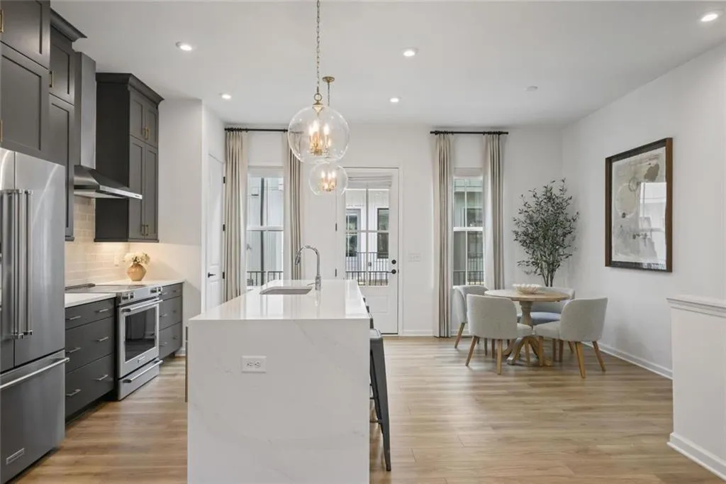 121 Chestnut Circle Ne, Atlanta, Georgia 30342, 2 Bedrooms Bedrooms, ,2 BathroomsBathrooms,Residential,For Sale,121 Chestnut Circle Ne,7663696