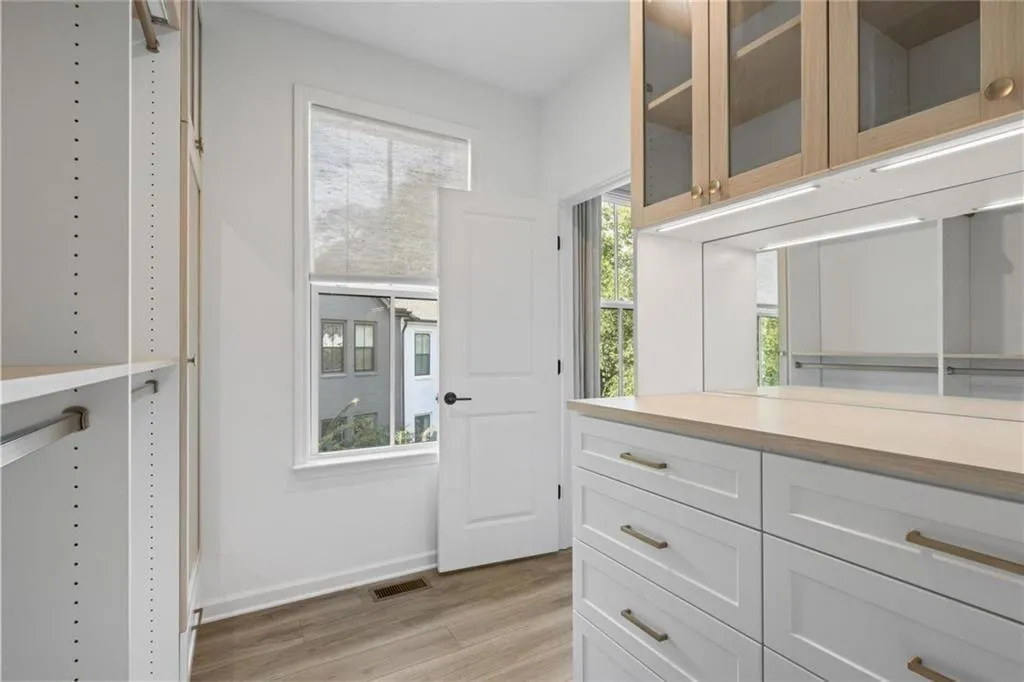 121 Chestnut Circle Ne, Atlanta, Georgia 30342, 2 Bedrooms Bedrooms, ,2 BathroomsBathrooms,Residential,For Sale,121 Chestnut Circle Ne,7663696