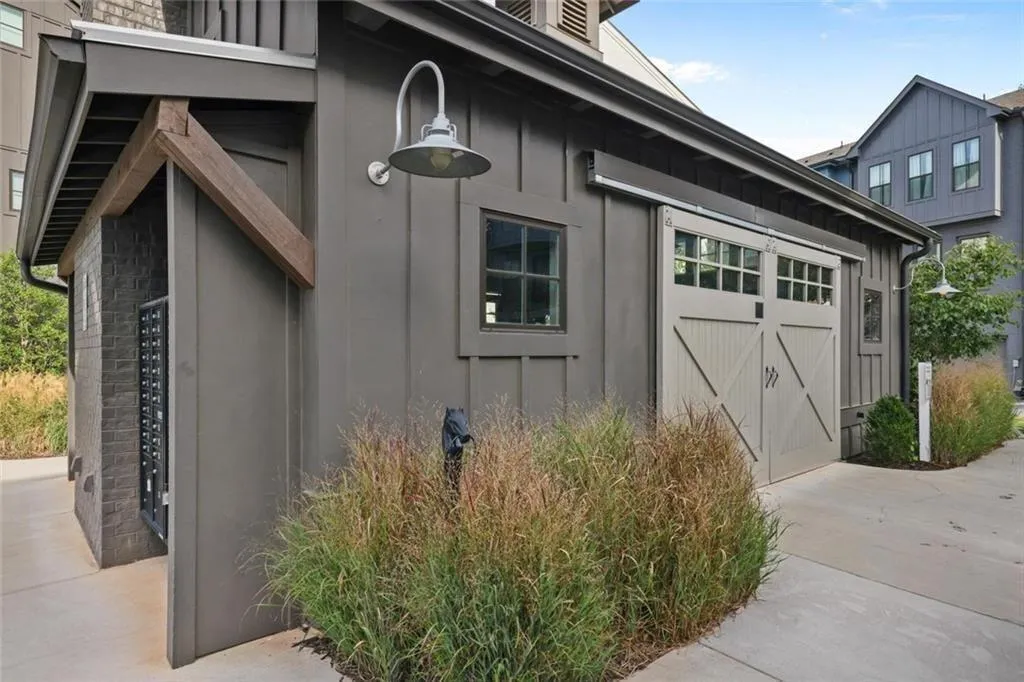 121 Chestnut Circle Ne, Atlanta, Georgia 30342, 2 Bedrooms Bedrooms, ,2 BathroomsBathrooms,Residential,For Sale,121 Chestnut Circle Ne,7663696