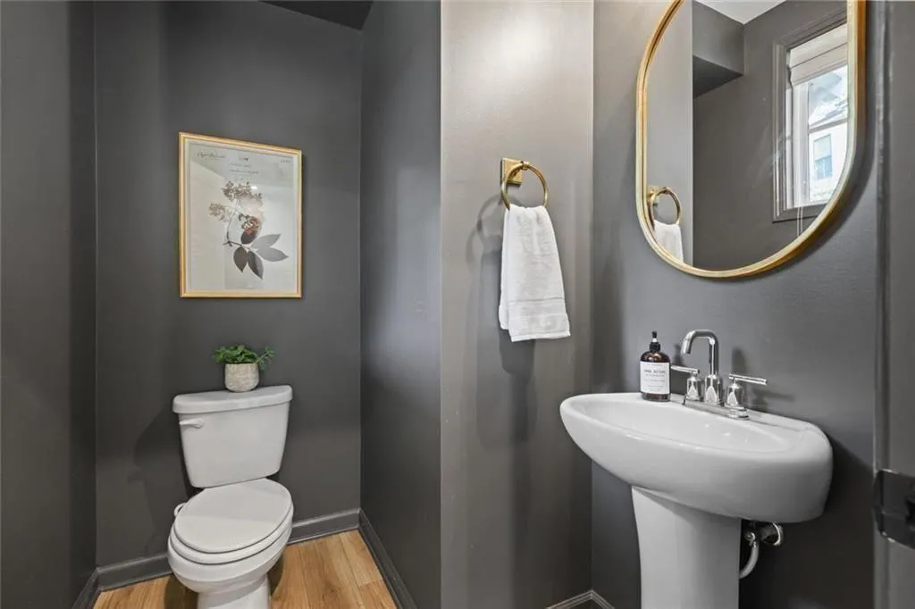 121 Chestnut Circle Ne, Atlanta, Georgia 30342, 2 Bedrooms Bedrooms, ,2 BathroomsBathrooms,Residential,For Sale,121 Chestnut Circle Ne,7663696