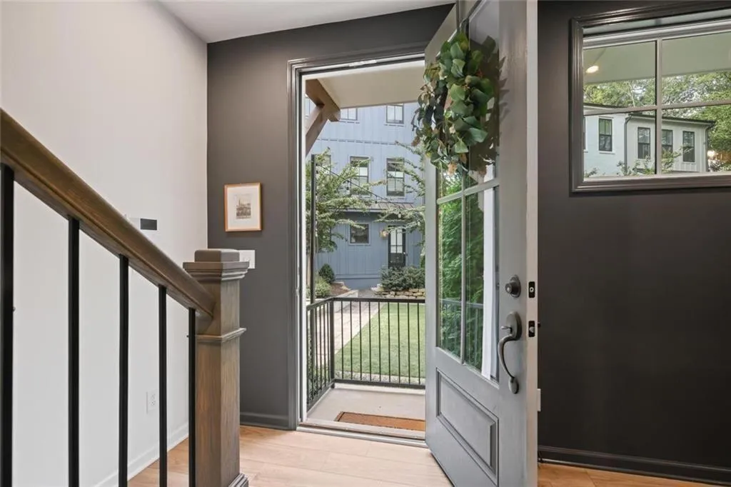 121 Chestnut Circle Ne, Atlanta, Georgia 30342, 2 Bedrooms Bedrooms, ,2 BathroomsBathrooms,Residential,For Sale,121 Chestnut Circle Ne,7663696