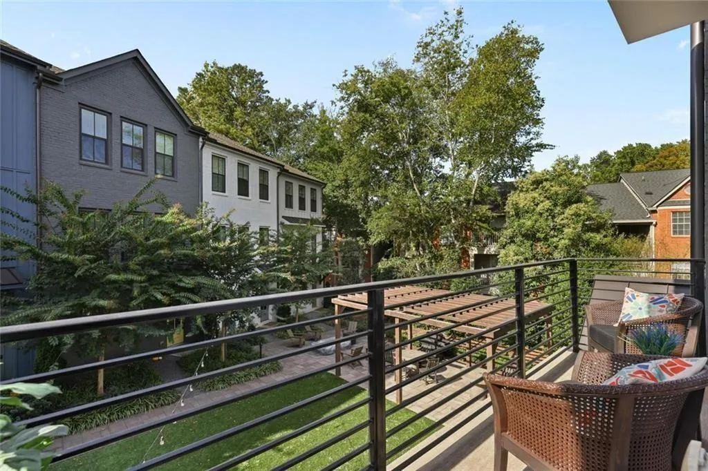 121 Chestnut Circle Ne, Atlanta, Georgia 30342, 2 Bedrooms Bedrooms, ,2 BathroomsBathrooms,Residential,For Sale,121 Chestnut Circle Ne,7663696