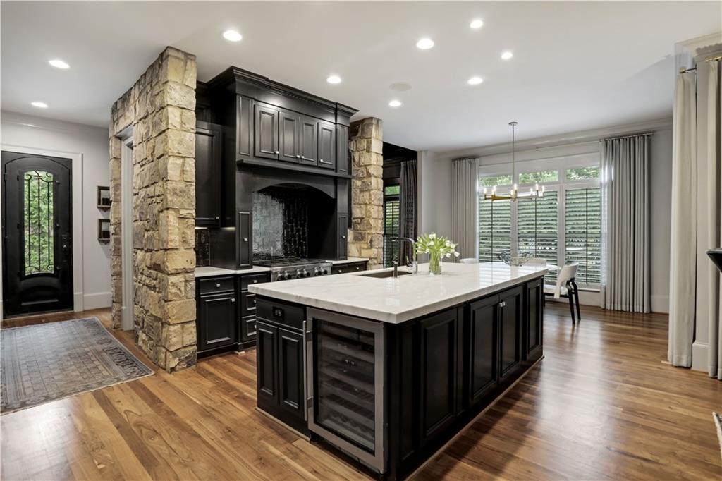 550 Trimble Lake Court, Sandy Springs, Georgia 30342, 5 Bedrooms Bedrooms, ,5 BathroomsBathrooms,Residential,Sold,550 Trimble Lake Court,7289500