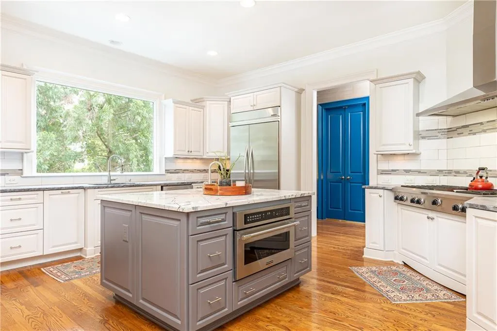 570 Glengate Cove, Atlanta, Georgia 30328, 5 Bedrooms Bedrooms, ,5 BathroomsBathrooms,Residential,Sold,570 Glengate Cove,7545180