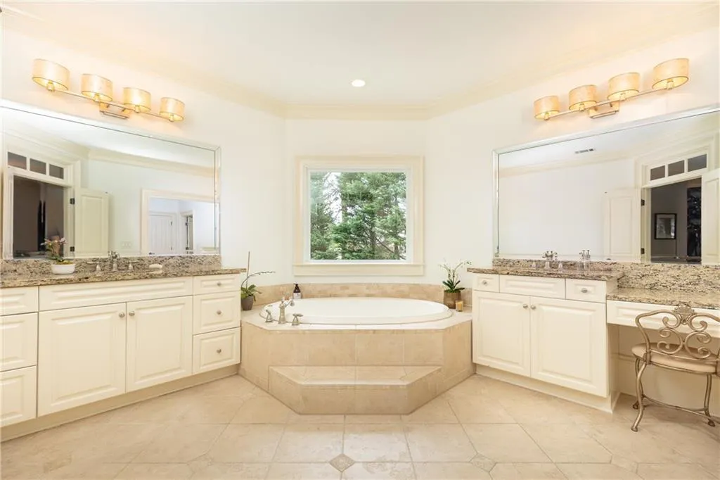 570 Glengate Cove, Atlanta, Georgia 30328, 5 Bedrooms Bedrooms, ,5 BathroomsBathrooms,Residential,Sold,570 Glengate Cove,7545180