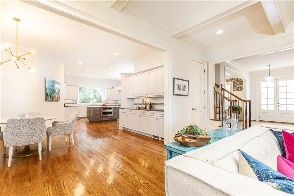 570 Glengate Cove, Atlanta, Georgia 30328, 5 Bedrooms Bedrooms, ,5 BathroomsBathrooms,Residential,Sold,570 Glengate Cove,7545180