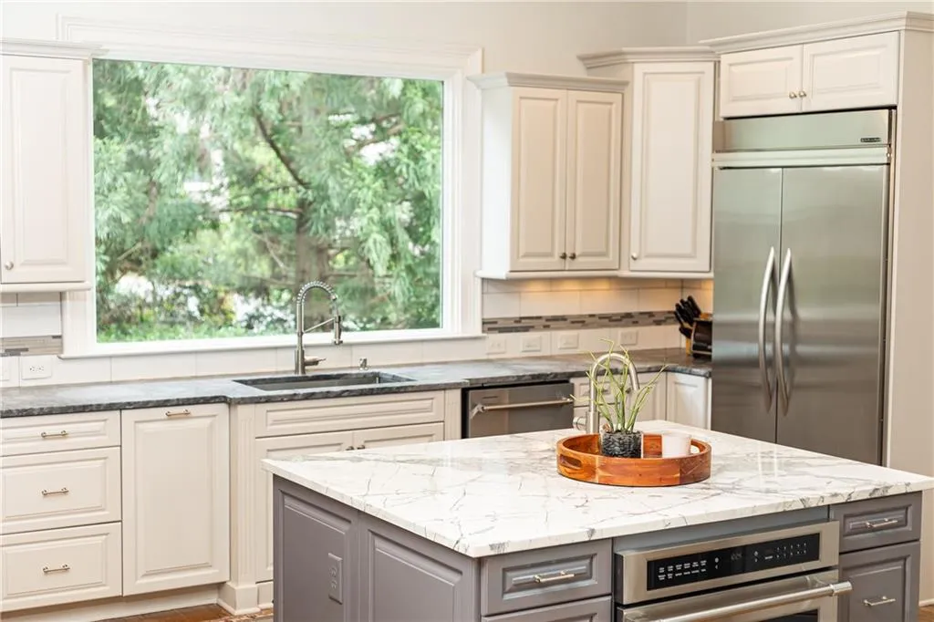 570 Glengate Cove, Atlanta, Georgia 30328, 5 Bedrooms Bedrooms, ,5 BathroomsBathrooms,Residential,Sold,570 Glengate Cove,7545180