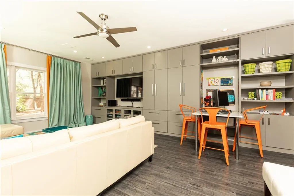 570 Glengate Cove, Atlanta, Georgia 30328, 5 Bedrooms Bedrooms, ,5 BathroomsBathrooms,Residential,Sold,570 Glengate Cove,7545180