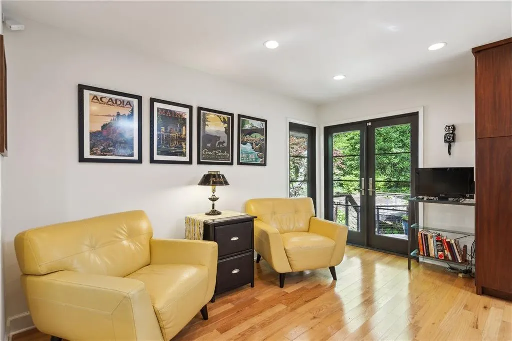 240 W Spalding Drive, Sandy Springs, Georgia 30328, 3 Bedrooms Bedrooms, ,2 BathroomsBathrooms,Residential,Sold,240 W Spalding Drive,7550441