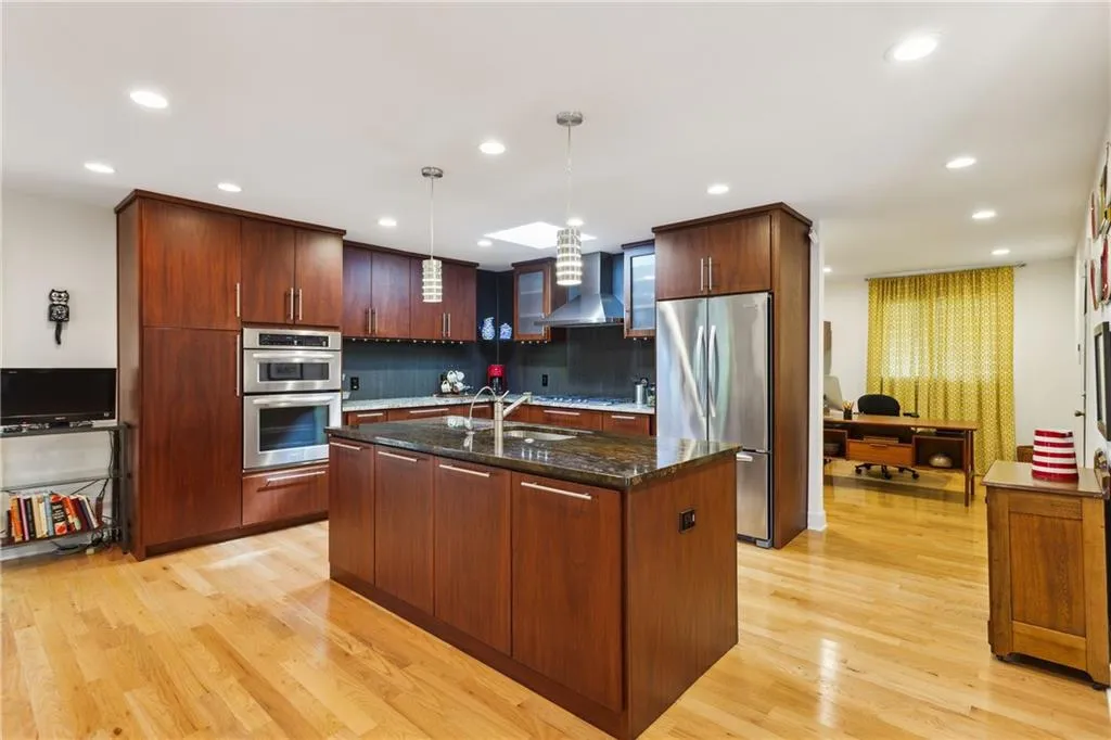 240 W Spalding Drive, Sandy Springs, Georgia 30328, 3 Bedrooms Bedrooms, ,2 BathroomsBathrooms,Residential,Sold,240 W Spalding Drive,7550441