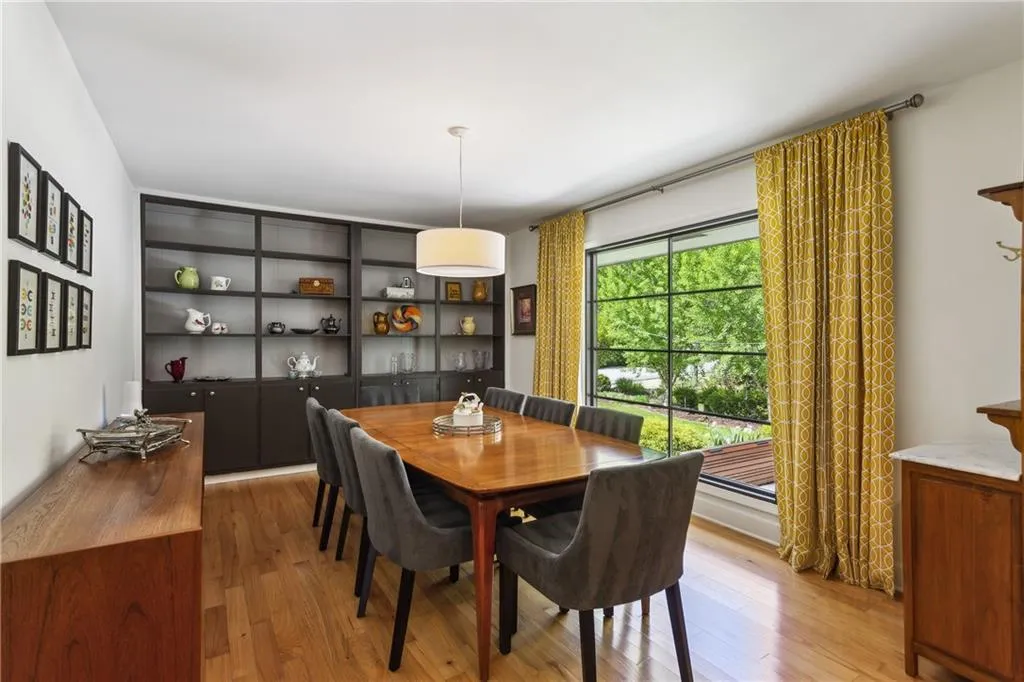 240 W Spalding Drive, Sandy Springs, Georgia 30328, 3 Bedrooms Bedrooms, ,2 BathroomsBathrooms,Residential,Sold,240 W Spalding Drive,7550441