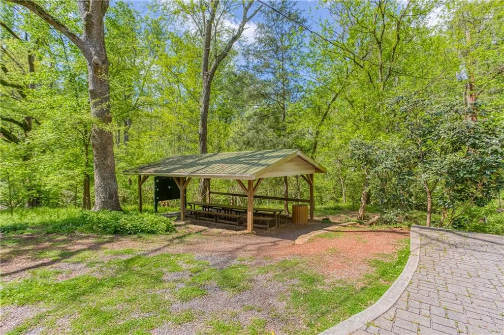 240 W Spalding Drive, Sandy Springs, Georgia 30328, 3 Bedrooms Bedrooms, ,2 BathroomsBathrooms,Residential,Sold,240 W Spalding Drive,7550441