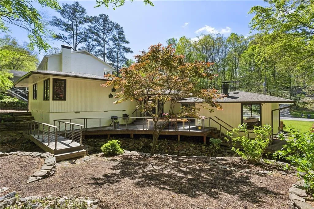 240 W Spalding Drive, Sandy Springs, Georgia 30328, 3 Bedrooms Bedrooms, ,2 BathroomsBathrooms,Residential,Sold,240 W Spalding Drive,7550441