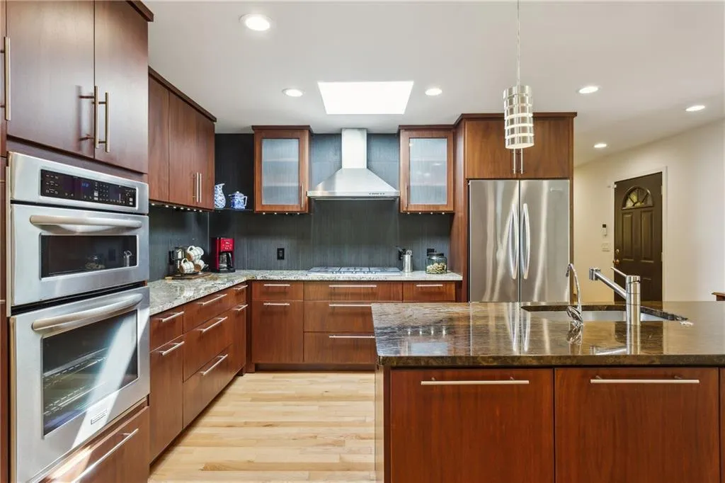 240 W Spalding Drive, Sandy Springs, Georgia 30328, 3 Bedrooms Bedrooms, ,2 BathroomsBathrooms,Residential,Sold,240 W Spalding Drive,7550441