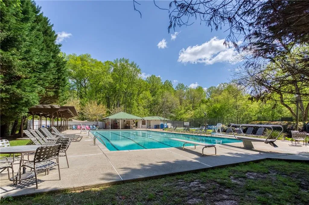 240 W Spalding Drive, Sandy Springs, Georgia 30328, 3 Bedrooms Bedrooms, ,2 BathroomsBathrooms,Residential,Sold,240 W Spalding Drive,7550441