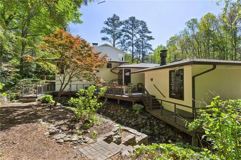 240 W Spalding Drive, Sandy Springs, Georgia 30328, 3 Bedrooms Bedrooms, ,2 BathroomsBathrooms,Residential,Sold,240 W Spalding Drive,7550441