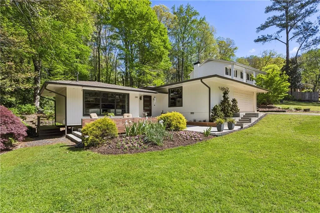 240 W Spalding Drive, Sandy Springs, Georgia 30328, 3 Bedrooms Bedrooms, ,2 BathroomsBathrooms,Residential,Sold,240 W Spalding Drive,7550441