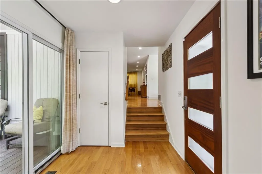 240 W Spalding Drive, Sandy Springs, Georgia 30328, 3 Bedrooms Bedrooms, ,2 BathroomsBathrooms,Residential,Sold,240 W Spalding Drive,7550441