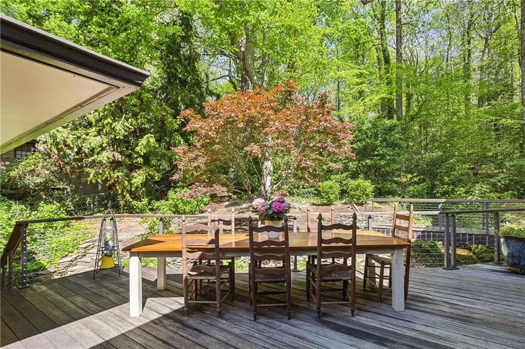 240 W Spalding Drive, Sandy Springs, Georgia 30328, 3 Bedrooms Bedrooms, ,2 BathroomsBathrooms,Residential,Sold,240 W Spalding Drive,7550441