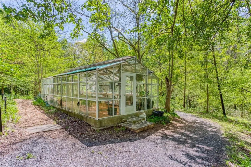 240 W Spalding Drive, Sandy Springs, Georgia 30328, 3 Bedrooms Bedrooms, ,2 BathroomsBathrooms,Residential,Sold,240 W Spalding Drive,7550441