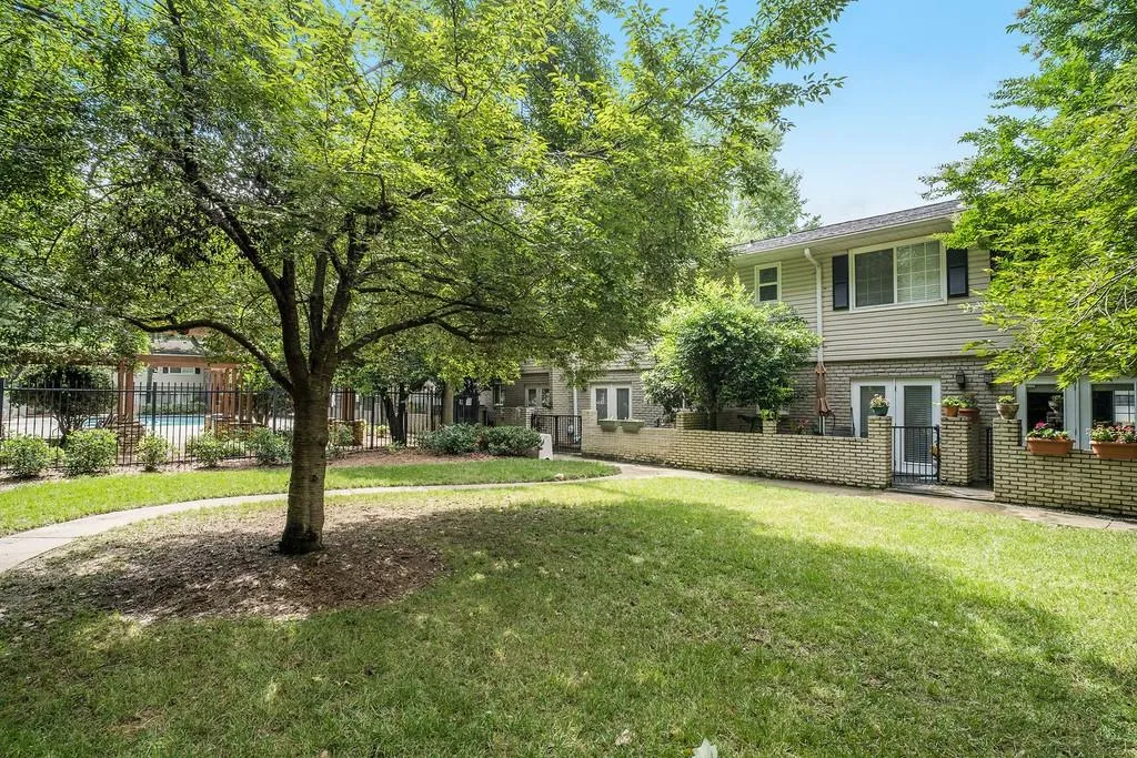 6940 Roswell Road Unit 15d, Atlanta, Georgia 30328, 2 Bedrooms Bedrooms, ,1 BathroomBathrooms,Residential,Sold,6940 Roswell Road Unit 15d,6739387