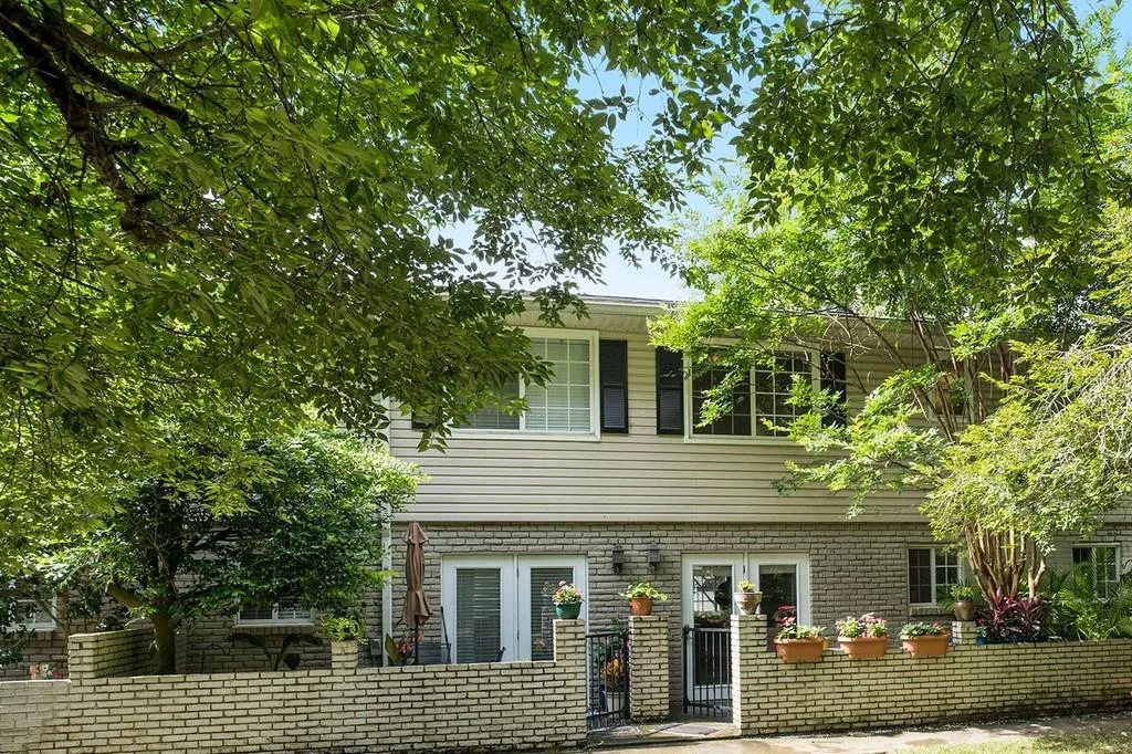 6940 Roswell Road Unit 15d, Atlanta, Georgia 30328, 2 Bedrooms Bedrooms, ,1 BathroomBathrooms,Residential,Sold,6940 Roswell Road Unit 15d,6739387