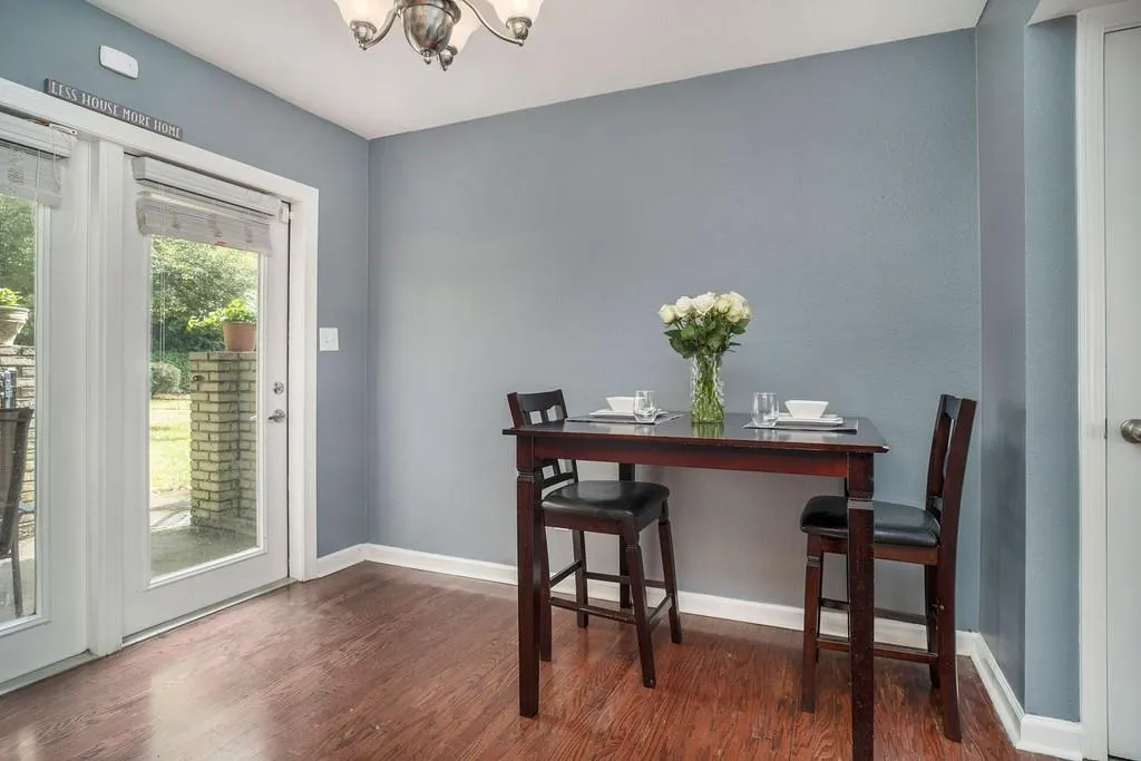 6940 Roswell Road Unit 15d, Atlanta, Georgia 30328, 2 Bedrooms Bedrooms, ,1 BathroomBathrooms,Residential,Sold,6940 Roswell Road Unit 15d,6739387