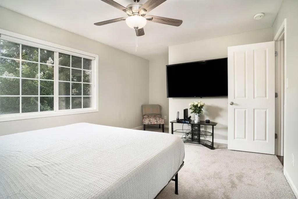 6940 Roswell Road Unit 15d, Atlanta, Georgia 30328, 2 Bedrooms Bedrooms, ,1 BathroomBathrooms,Residential,Sold,6940 Roswell Road Unit 15d,6739387