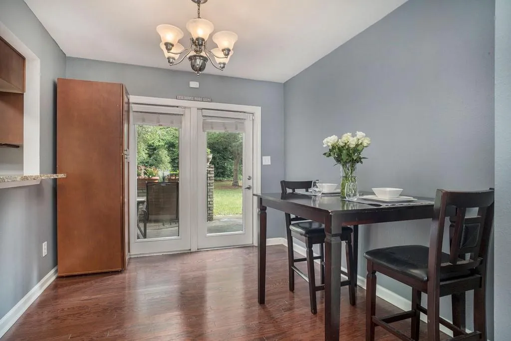 6940 Roswell Road Unit 15d, Atlanta, Georgia 30328, 2 Bedrooms Bedrooms, ,1 BathroomBathrooms,Residential,Sold,6940 Roswell Road Unit 15d,6739387