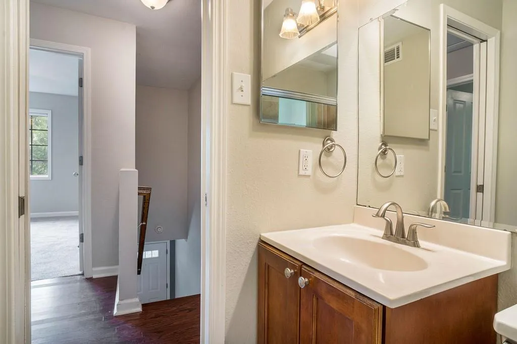 6940 Roswell Road Unit 15d, Atlanta, Georgia 30328, 2 Bedrooms Bedrooms, ,1 BathroomBathrooms,Residential,Sold,6940 Roswell Road Unit 15d,6739387
