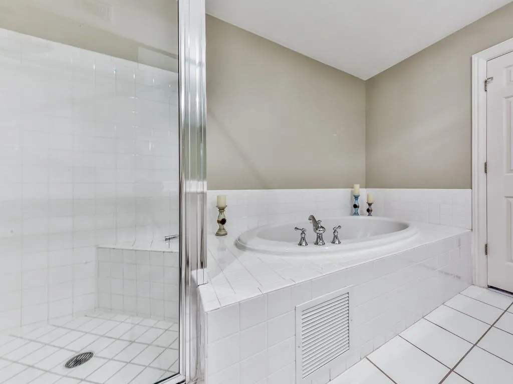 211 Colonial Homes Drive Nw Unit 2501, Atlanta, Georgia 30309, 2 Bedrooms Bedrooms, ,2 BathroomsBathrooms,Residential,For Sale,211 Colonial Homes Drive Nw Unit 2501,7649419