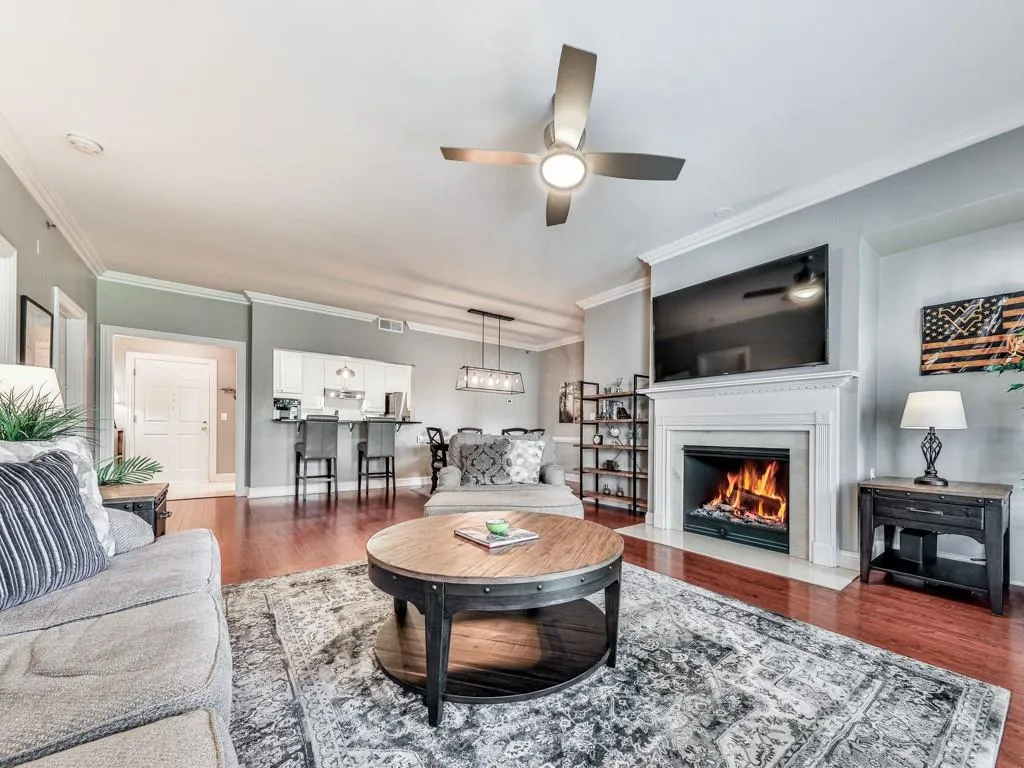 211 Colonial Homes Drive Nw Unit 2501, Atlanta, Georgia 30309, 2 Bedrooms Bedrooms, ,2 BathroomsBathrooms,Residential,For Sale,211 Colonial Homes Drive Nw Unit 2501,7649419