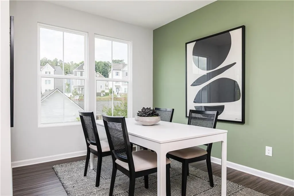 Dining area for 6!