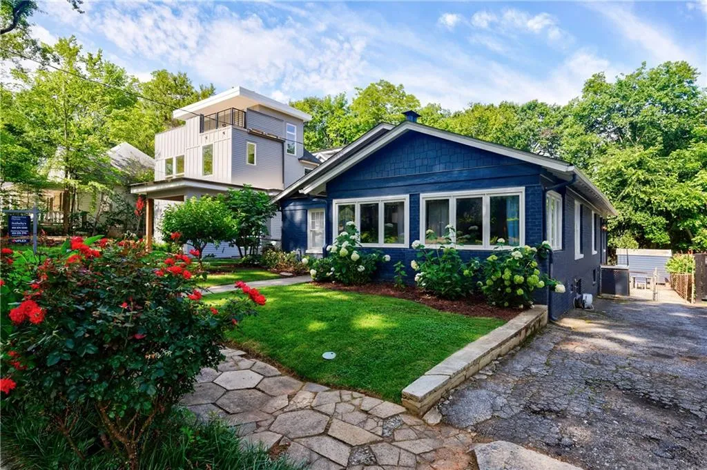 View of front of home featuring a front lawn