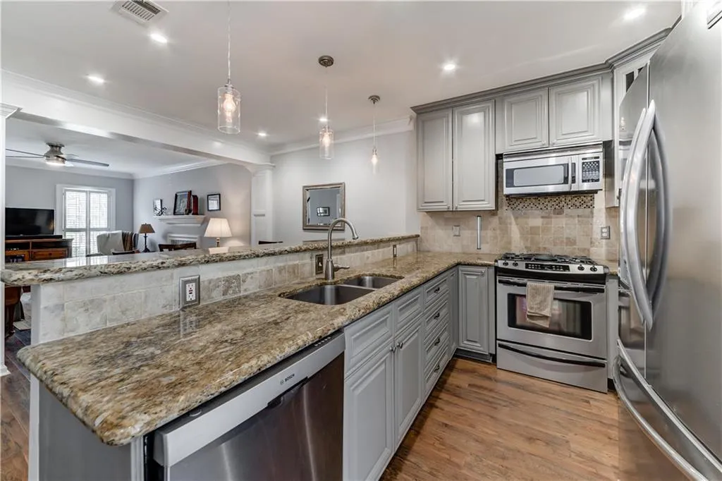 95 Mount Vernon Circle, Atlanta, Georgia 30338, 2 Bedrooms Bedrooms, ,2 BathroomsBathrooms,Residential,Sold,95 Mount Vernon Circle,6868201