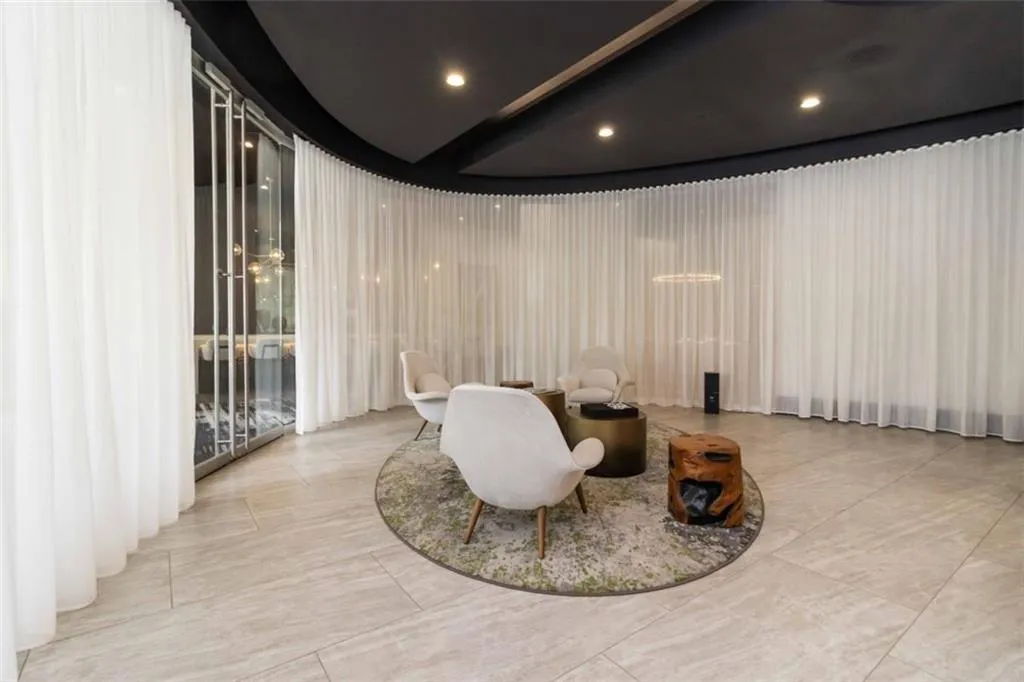 3324 Peachtree Road, Atlanta, Georgia 30326, 1 Bedroom Bedrooms, 0 ,1 BathroomBathrooms,Residential,For Sale,3324 Peachtree Road,7817678