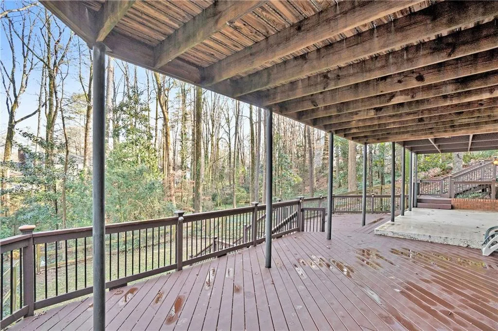 7105 Hunters Branch Drive, Sandy Springs, Georgia 30328, 5 Bedrooms Bedrooms, ,3 BathroomsBathrooms,Residential,Sold,7105 Hunters Branch Drive,6983768