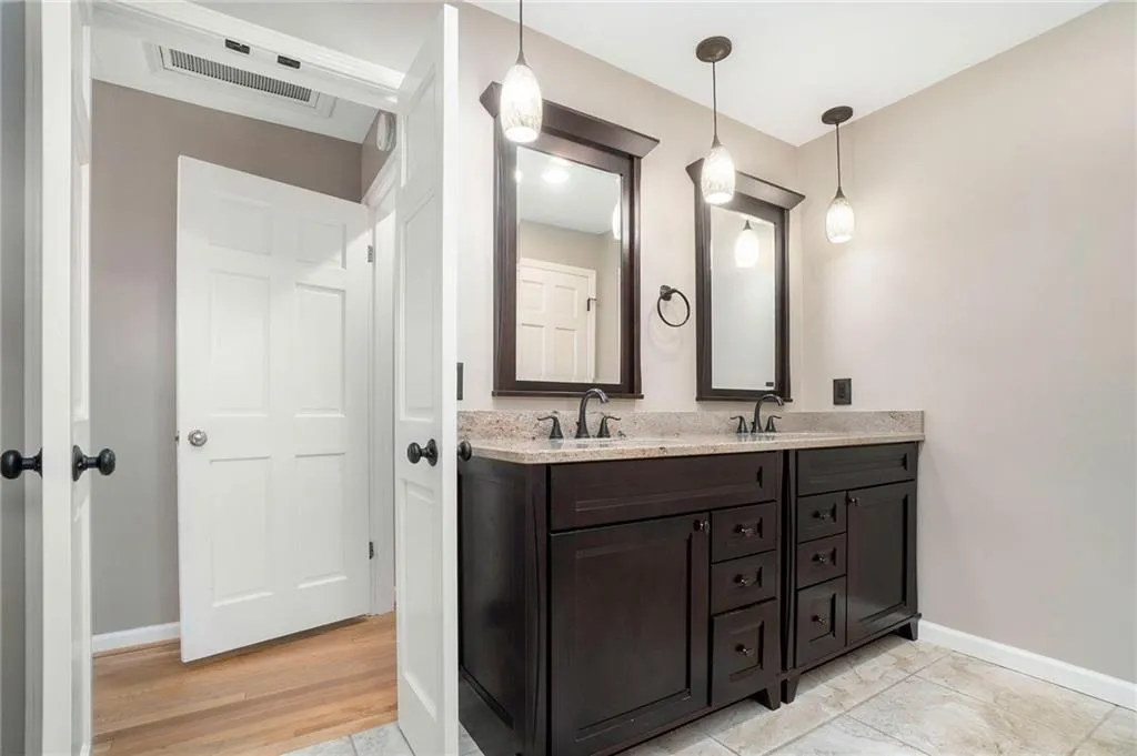 7105 Hunters Branch Drive, Sandy Springs, Georgia 30328, 5 Bedrooms Bedrooms, ,3 BathroomsBathrooms,Residential,Sold,7105 Hunters Branch Drive,6983768