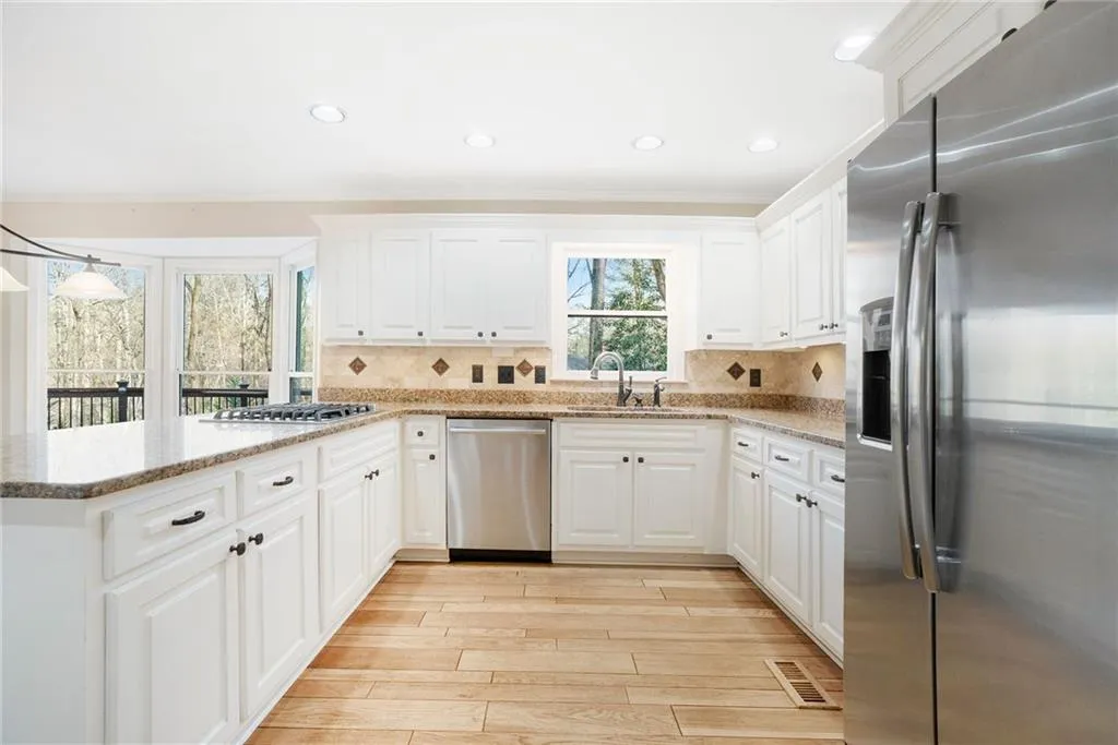 7105 Hunters Branch Drive, Sandy Springs, Georgia 30328, 5 Bedrooms Bedrooms, ,3 BathroomsBathrooms,Residential,Sold,7105 Hunters Branch Drive,6983768